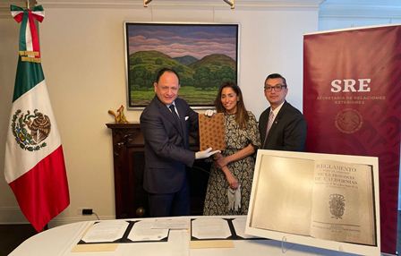 Repatrian par de libros y piezas precolombinas de culturas mesoamericanas