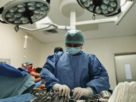 Extraen tumor ovárico