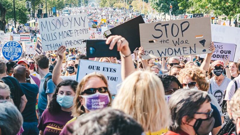 Suprimir el derecho al aborto en Estados Unidos es “un duro golpe para los derechos de las mujeres”: Bachelet