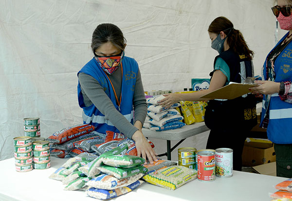 SOLIDARIAS CON OAXACA, COMUNIDAD UNIVERSITARIA Y SOCIEDAD LLEVAN AYUDA A CENTRO DE ACOPIO EN CU