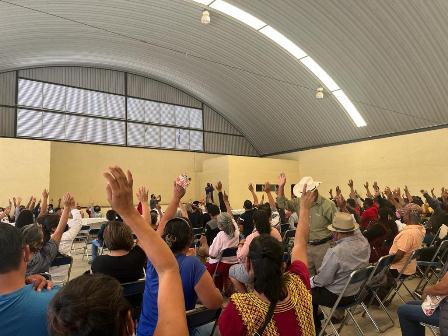 Acuerda Asamblea Comunitaria de San Bartolo Coyotepec expulsar a envasadora Gugar de su territorio