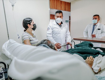 Con cirugía de derivación de arteria femoral, salvan especialistas del IMSS Chiapas pierna de septuagenario