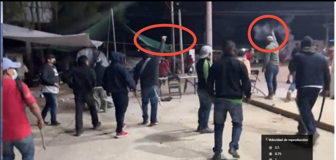 Violento desalojo del crucero del Aeropuerto de Oaxaca, pone fin a bloqueos de carreteras y vialidades de organizaciones sociales  