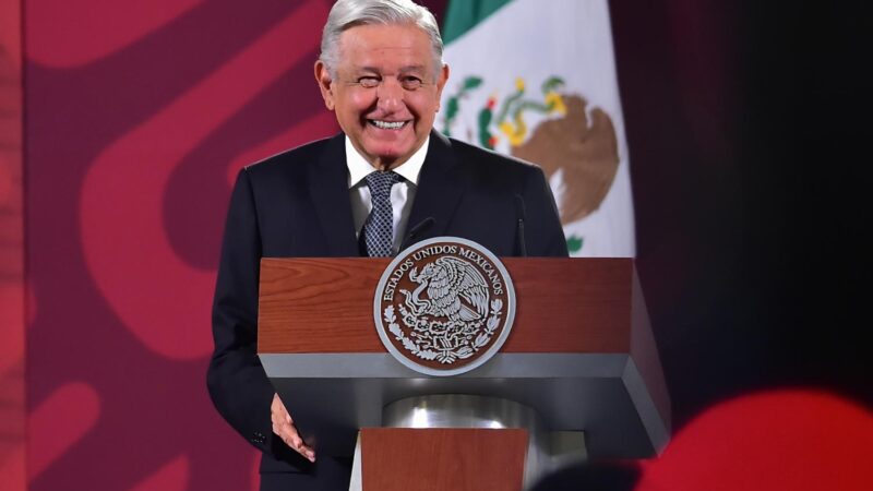 Gobierno de México analiza creación de línea aérea nacional