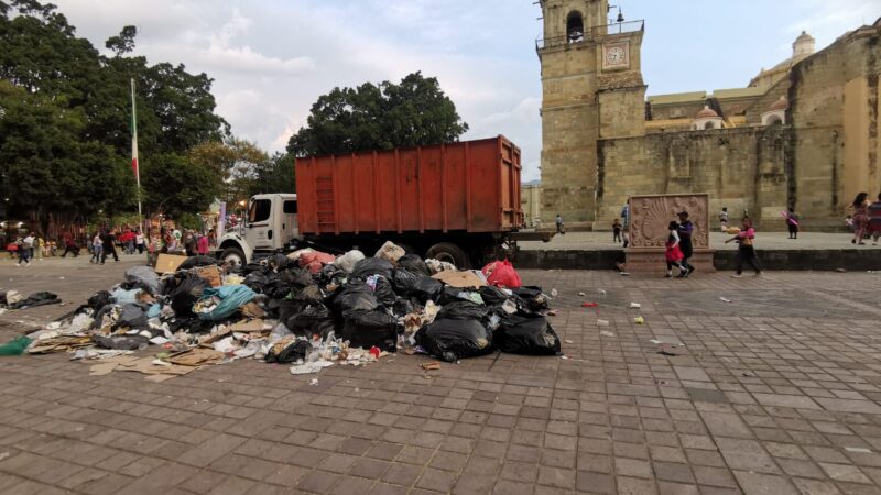 LA CRISIS DE LA BASURA EN LA CIUDAD DE OAXACA REBASA AL EDIL FRANCISCO MARTÍNEZ  NERI