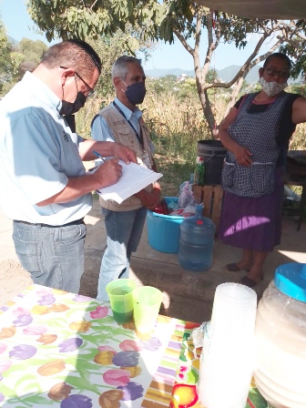 Verifican puestos de comida