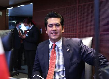 Piden reforzar protección de migrantes ante anunció de Greg Abbott de blindar con tanques la frontera