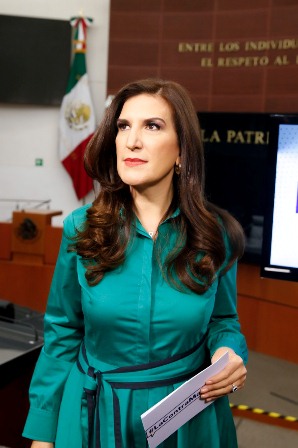 Presentan legisladores de distintos grupos parlamentarios denuncia ante el INE por ilegalidades en marcha de AMLO