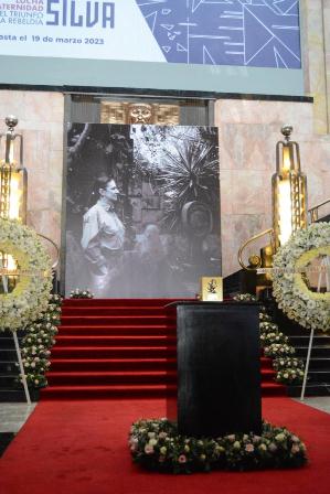 Despiden con emotivo homenaje a la escultora Ángela Gurría en el Palacio de Bellas Artes
