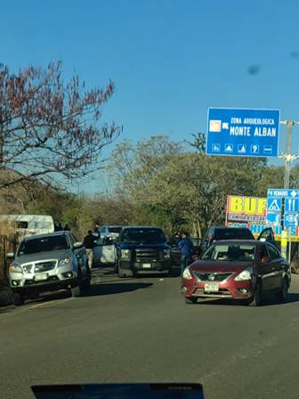 Investiga Fiscalía de Oaxaca homicidio cometido en carretera a Monte Albán; hay dos personas presentadas