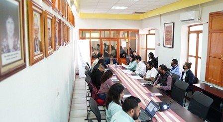 Reinstalan y toman protesta