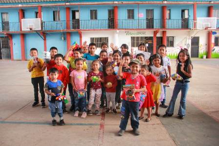 Cerca de 40 mil niñas y niños de Oaxaca reciben un juguete este 30 de abril