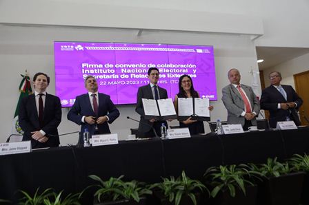 Firman SRE e INE convenio para permitir voto presencial en el extranjero durante procesos electorales locales 2022-2023