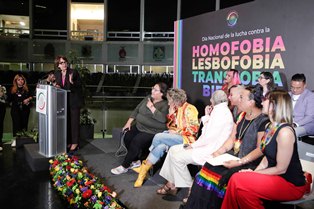Iluminacioìn vs la Homofobia Transfobia Bifobia