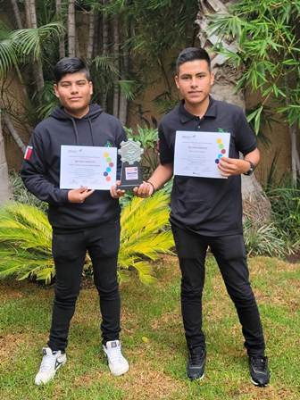 Sobresalen estudiantes del Cobao de Oaxaca en certamen nacional de robótica