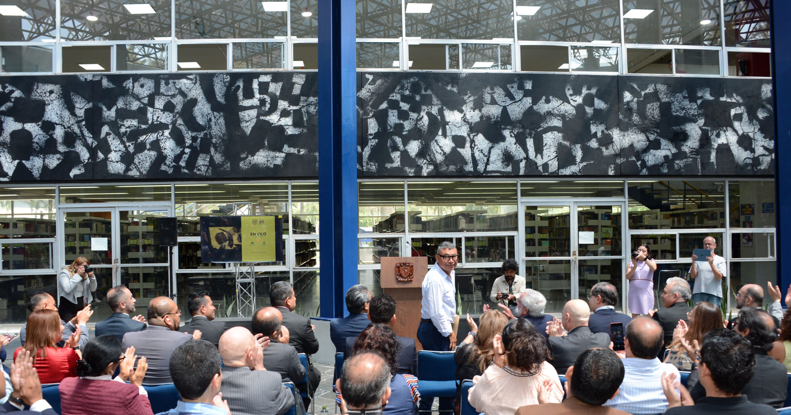 Presentan el mural “En Vilo”, de Sergio Hernández, en la FES Aragón de la UNAM