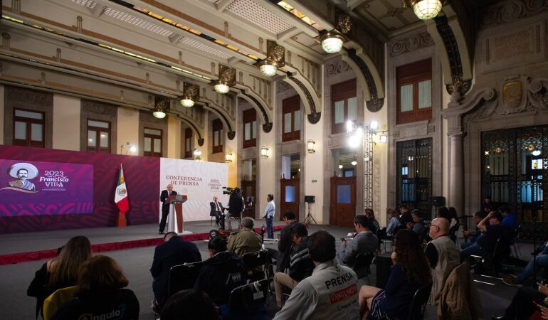 Presidente reconoce orden de autoridades estadounidenses para retirar boyas del río Bravo