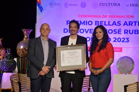 Recibe Carlos Alejandro Calles Guerra Premio Bellas Artes de Novela José Rubén Romero 2023 por su obra “Daltónico”