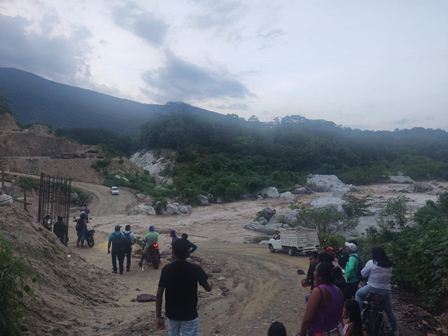 Lluvias afectan tramos carreteros