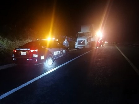 Aseguran tracto camión y caja con cargamento de azúcar robados en Santa Lucía del Camino, Oaxaca