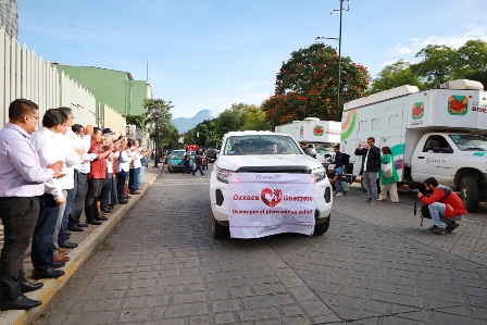 Sale de Oaxaca caravana de ayuda para atender a personas afectadas en Guerrero