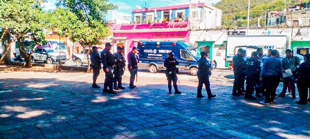 Clausuran puntos irregulares de venta de boletos de viaje a personas migrantes