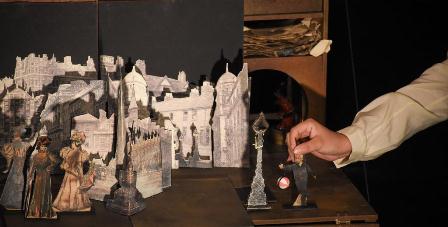 El hombre elefante, unipersonal de teatro en miniatura que recrea la vida de Joseph Carrey Merrick