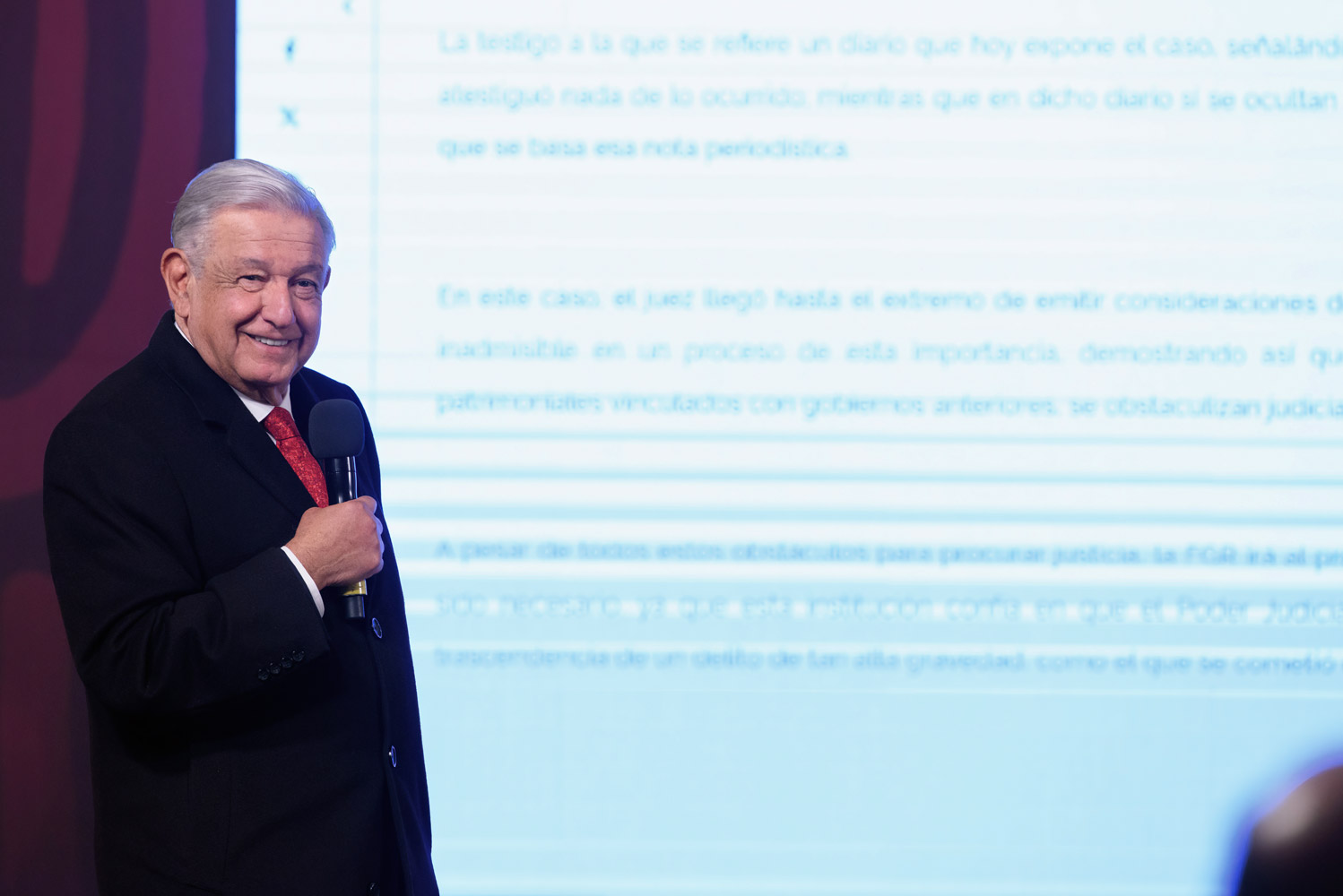 Presentan la credencial para acceder a servicios gratuitos de IMSS Bienestar