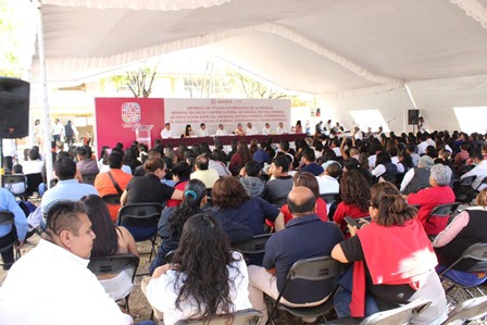 Entrega de títulos profesionales