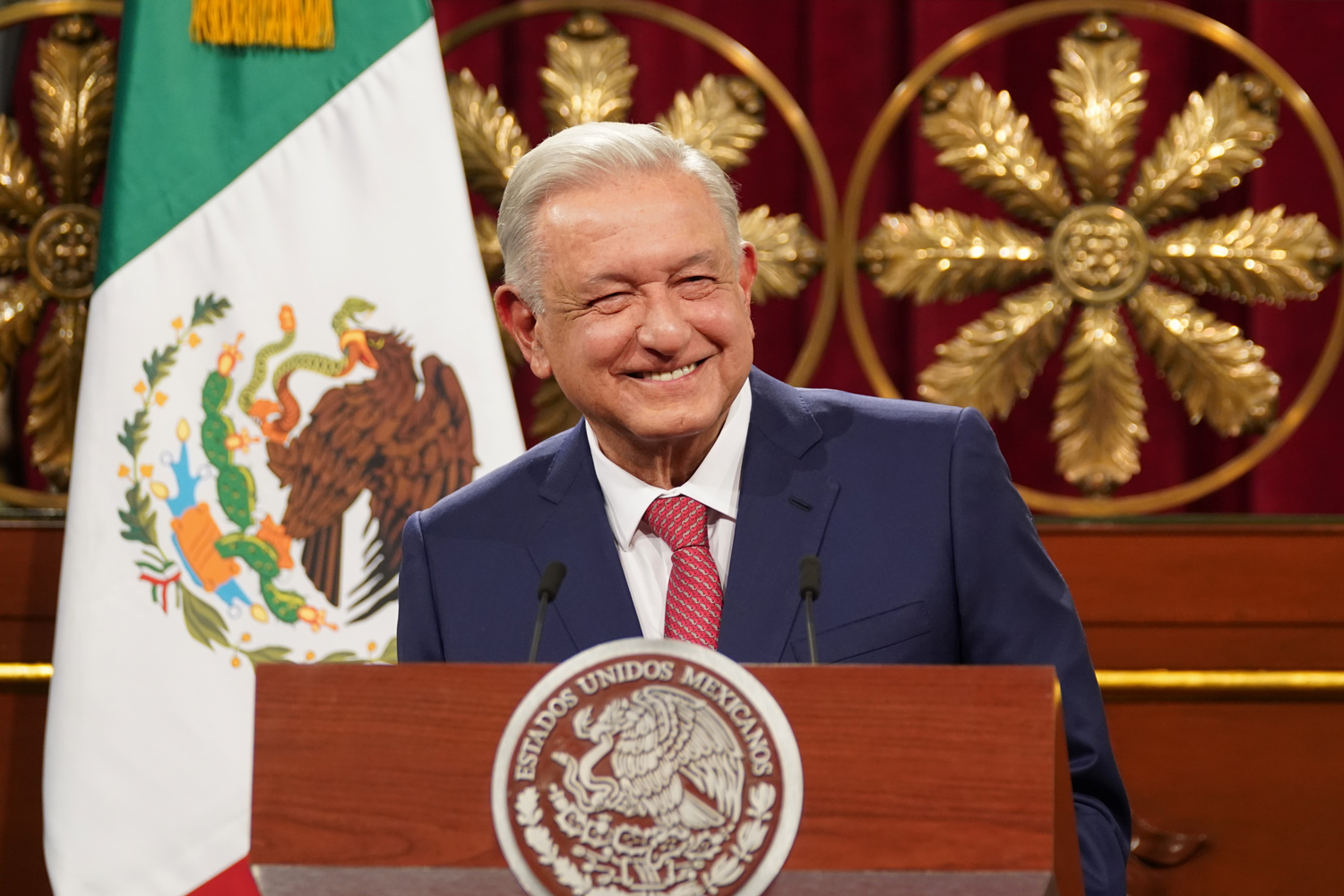 Presidente Andrés Manuel López Obrador presenta 20 reformas a la Constitución; devuelven humanismo y espíritu público al documento, afirma