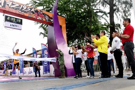 Ganan Orlando Casillas Velázquez y Argentina Valdepeñas Cerna “Maratón Internacional LALA”
