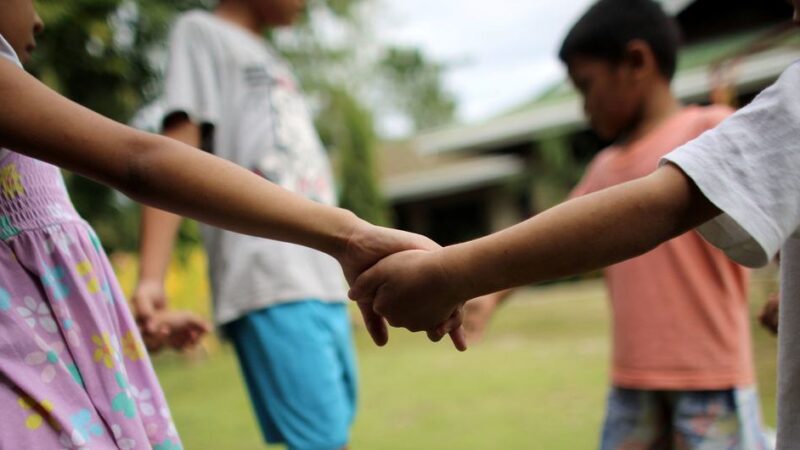 Siendo inaceptable, el acoso a los niños es considerado algo normal en la industria del entretenimiento, experta de la ONU