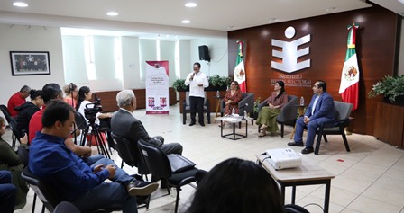 Charla informativa con periodistas