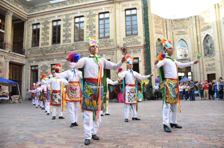 Licenciatura en Danza Folklórica