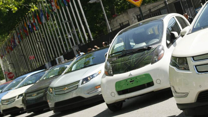 Seguridad vial: Una normativa ayudará a prevenir los accidentes por confusión de los pedales del automóvil