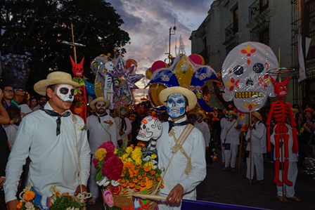 Inicia con Magna Comparsa municipio capitalino festividades de Día de Muertos
