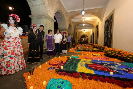Presentan la cosmovisión de la muerte en 17 altares de los pueblos originarios de Oaxaca