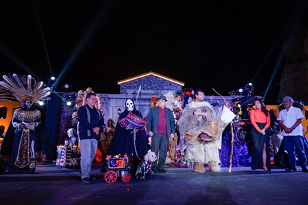 Celebra Ayuntamiento de Oaxaca de Juárez la vida entre disfraces y tradiciones