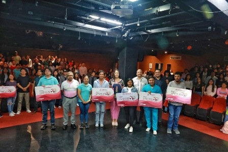 Entrega Sebienti tarjetas Farmacias Bienestar a estudiantes de la UABJO