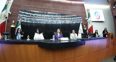 Científicas acuden al Senado para participar en “Esencia de Mujer en la Ciencia”