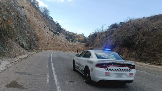Cerrada hasta nuevo aviso Autopista 135-D Oaxaca-Cuacnopalan debido a un derrumbe