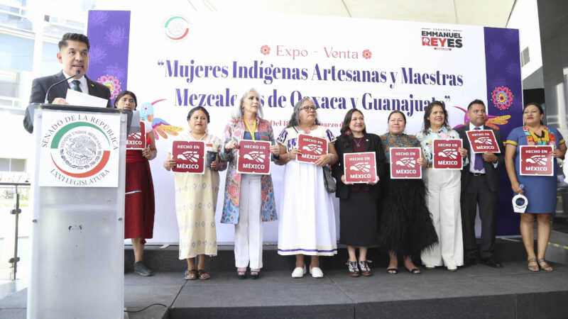 Mujeres Artesanas y Maestras Mezcaleras