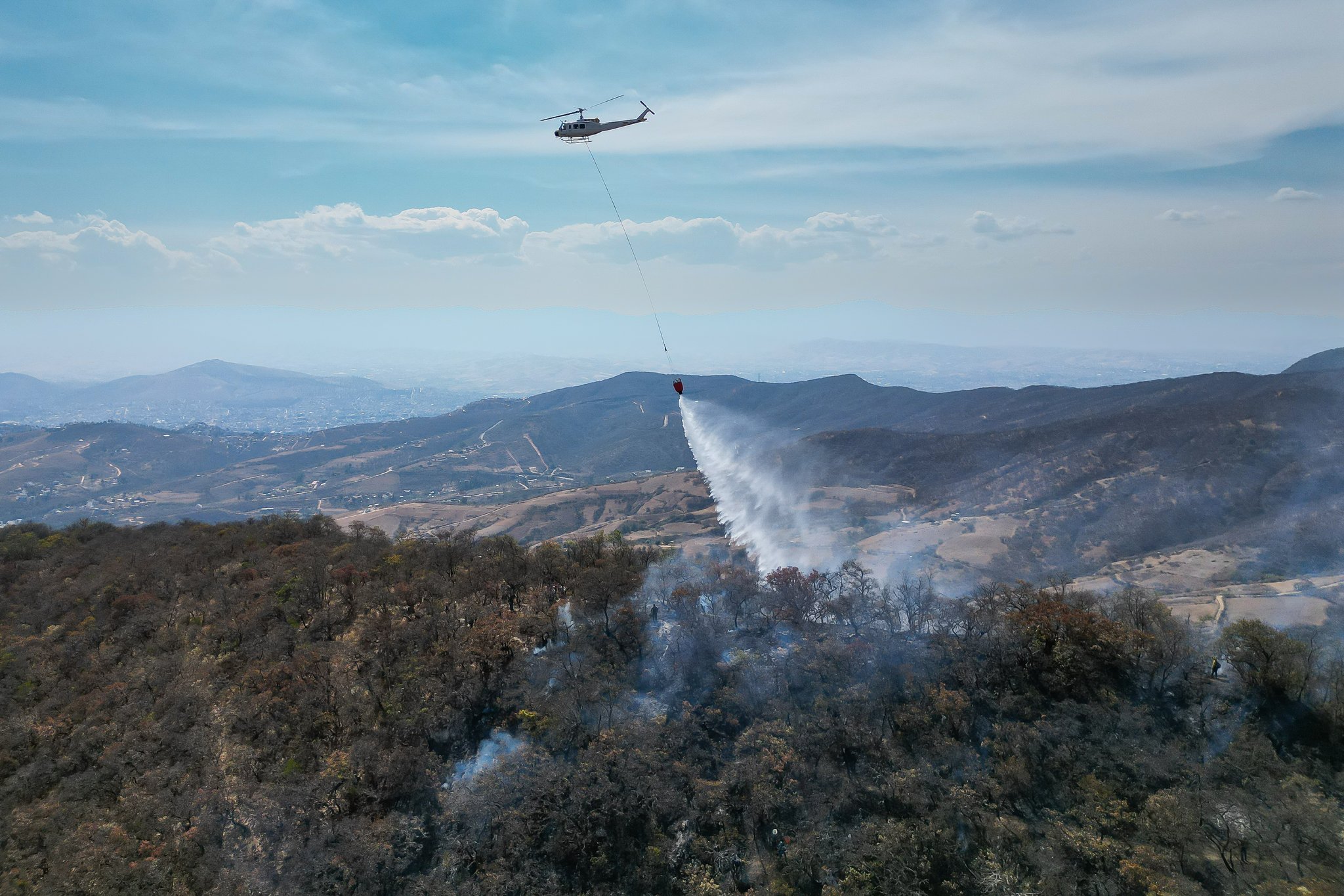 Atienden reportes de incendios forestales en San Gabriel Mixtepec y San Pedro Pochutla