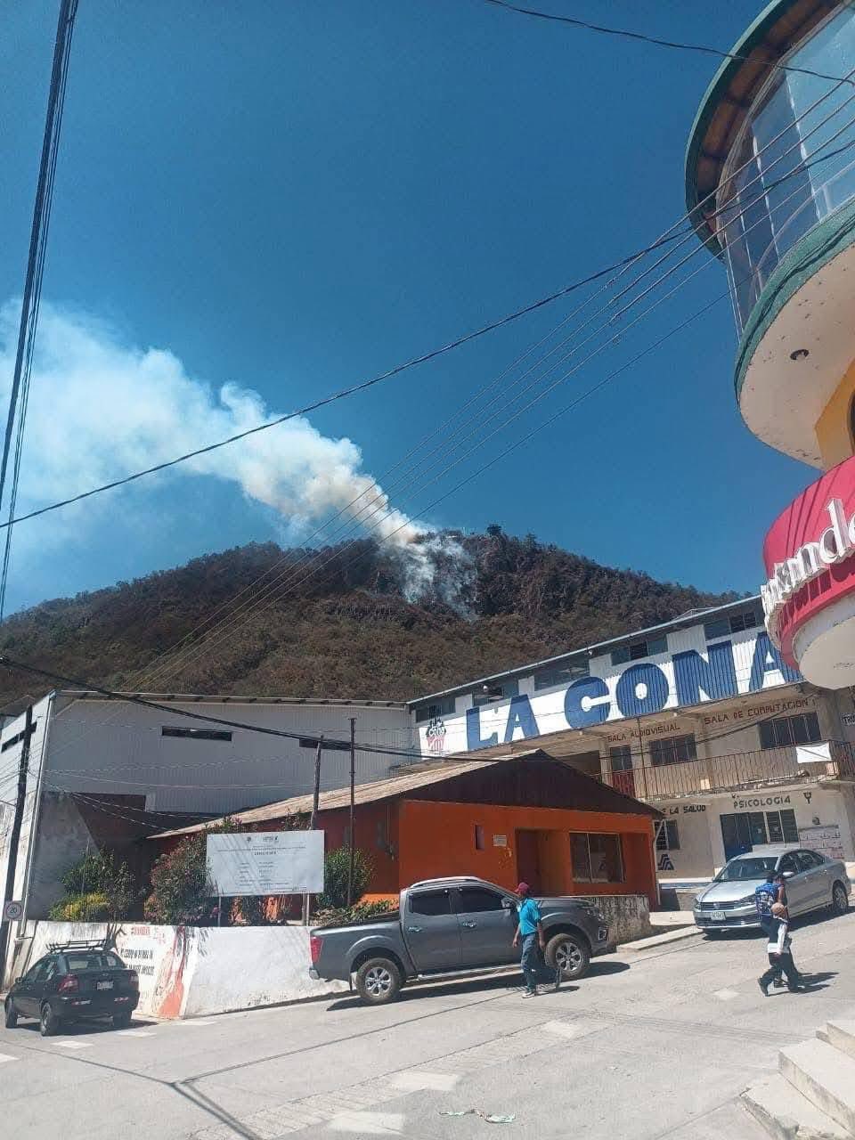 Atiende Coesfo incendios forestales en San José Chacalapa e Ixtlán de Juárez