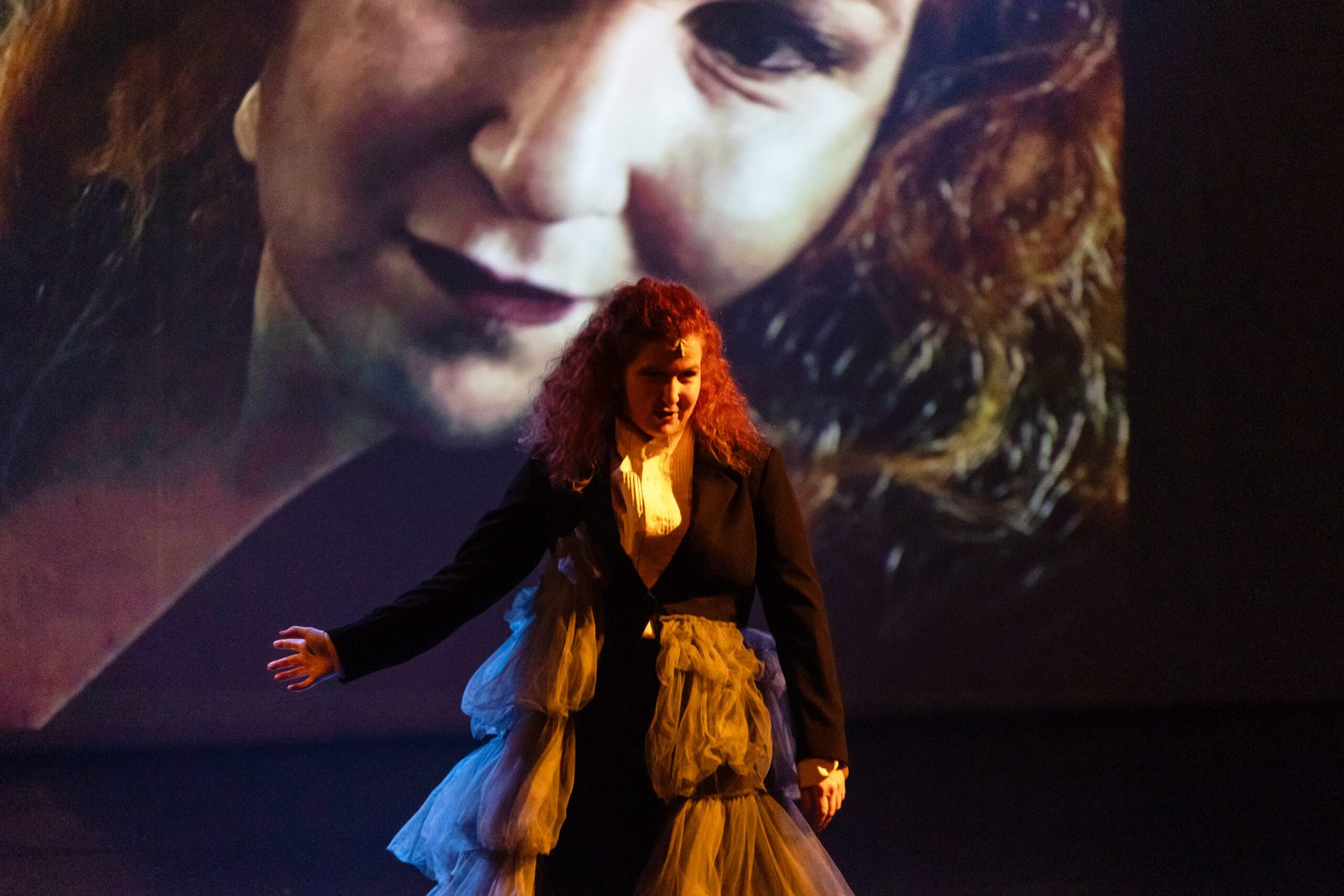 Llega trabajo interdisciplinario de la brasileña Lígia Tourinho al encuentro Mujeres en el arte