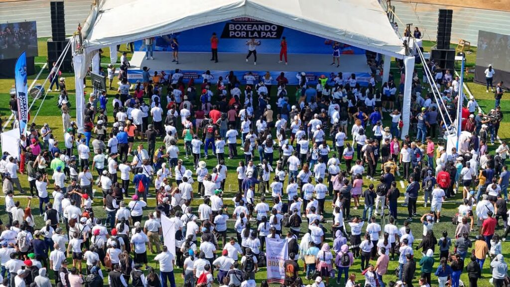 En Clase Nacional de Boxeo 2025, gobernador destaca deporte y unión familiar contra adicciones