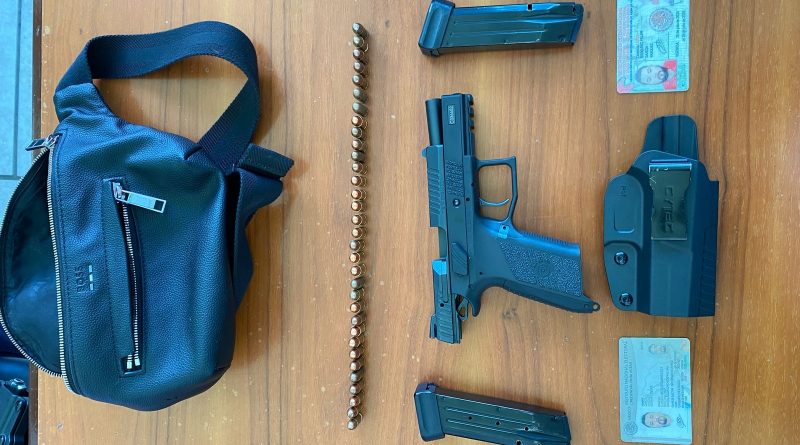 Detiene Policía Vial Estatal a sujeto con arma y 33 cartuchos útiles en Plaza Oaxaca