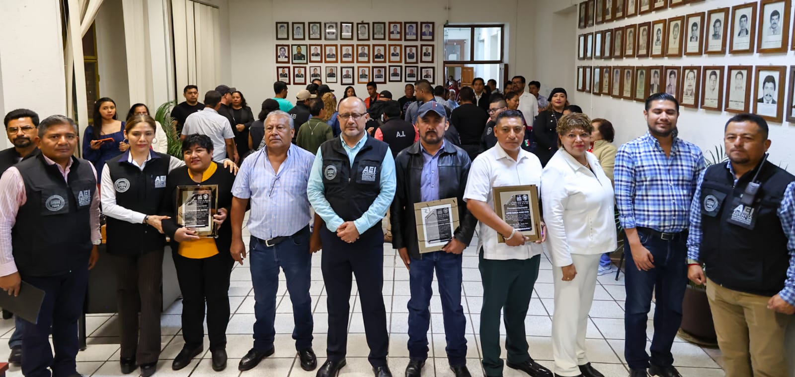 Reconoce Fiscalía de Oaxaca a seis elementos de la AEI por su servicio, en el marco de su jubilación