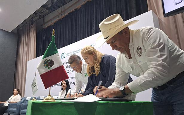 Garantiza IMSS aseguramiento a Uniones Nacionales de Cañeros con firma de convenios para ciclo agrícola 2025-2026
