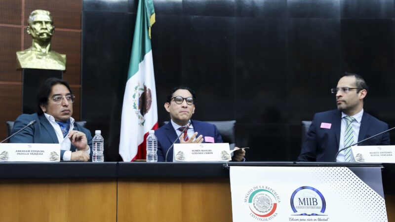 Presentan obras de análisis